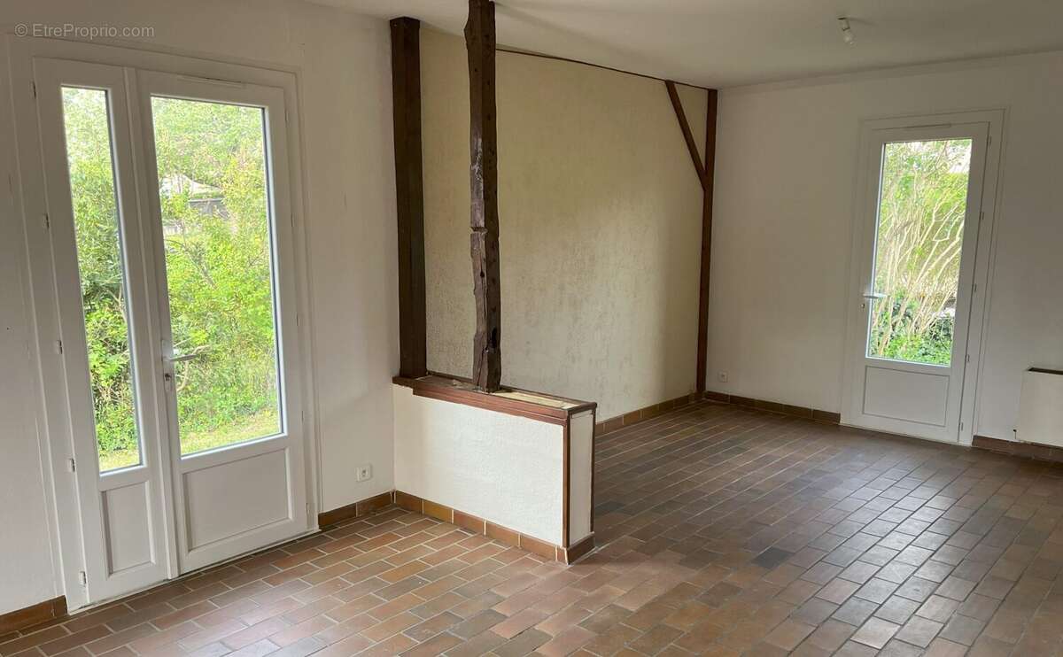 salle à manger salon lumineux - Maison à AUCH