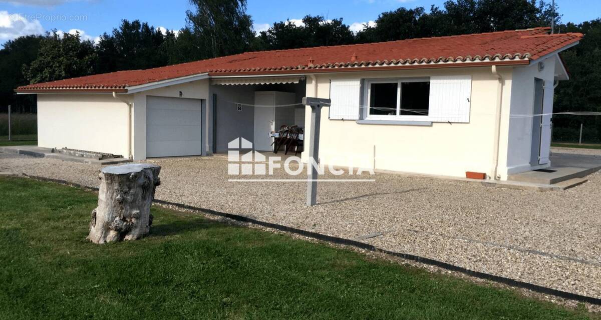 Maison à COUTRAS