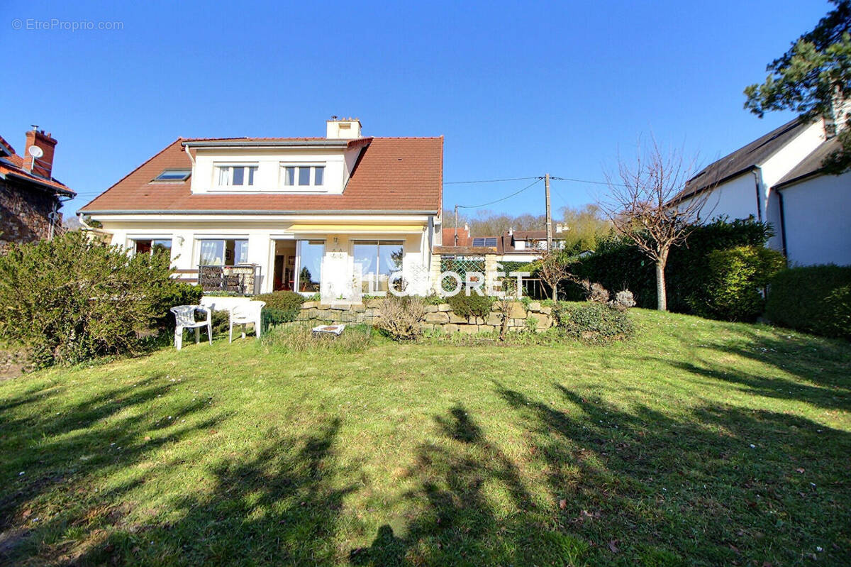 Maison à SURESNES