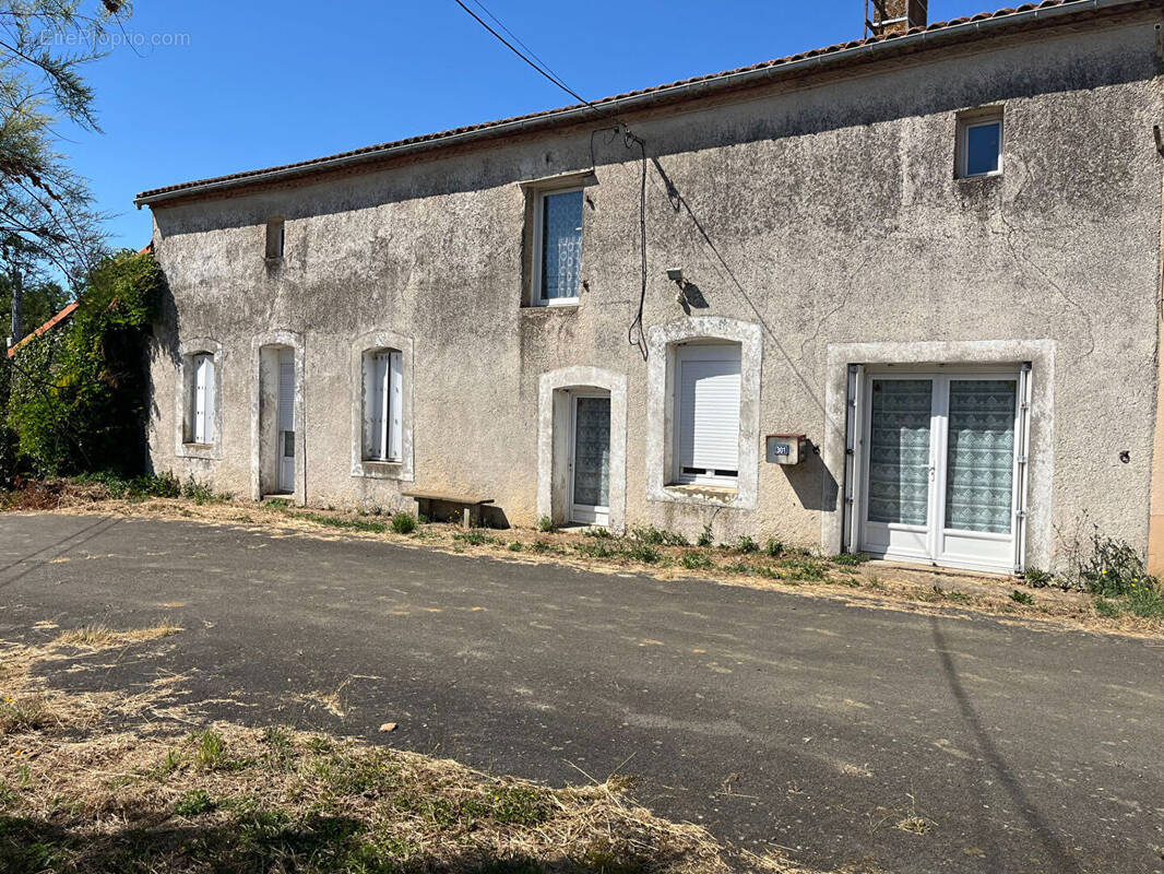 Maison à LA CHAPELLE-DU-GENET