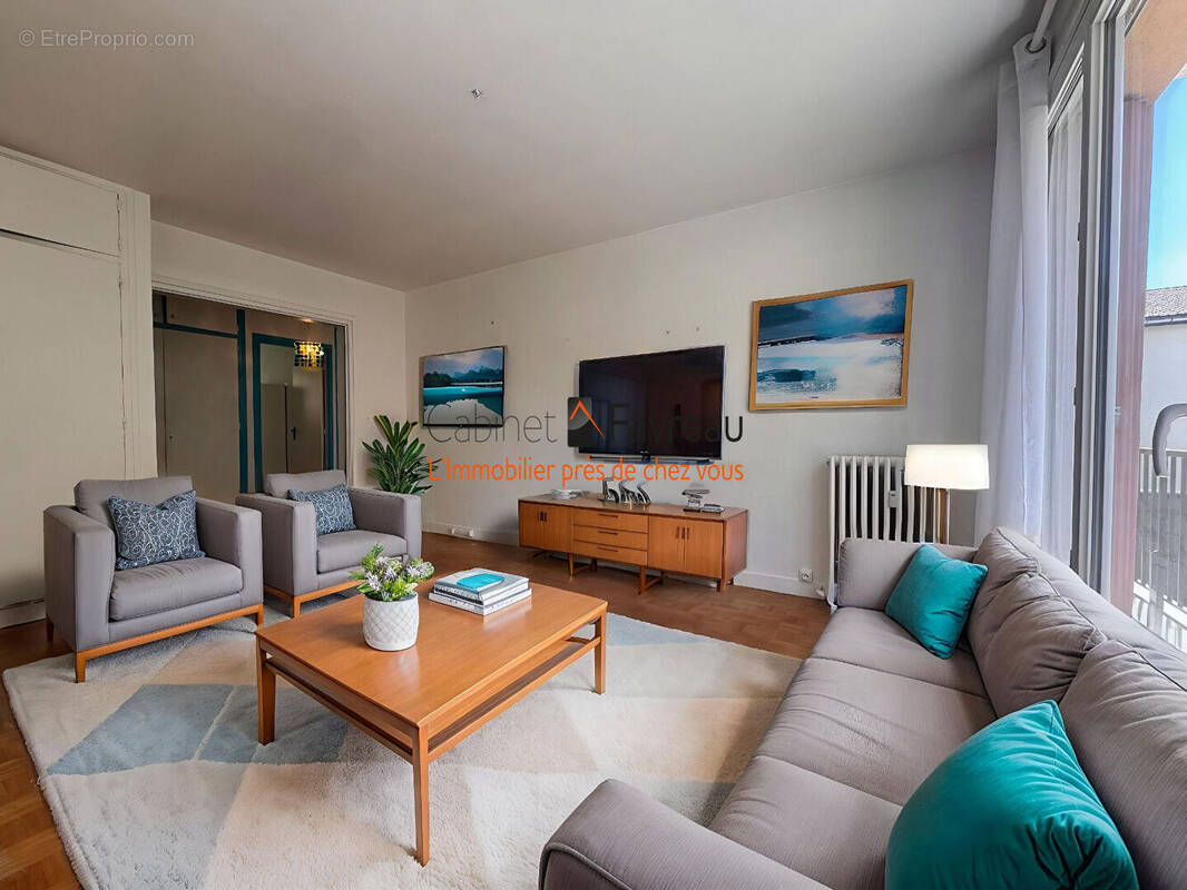 Appartement à L&#039;HAY-LES-ROSES