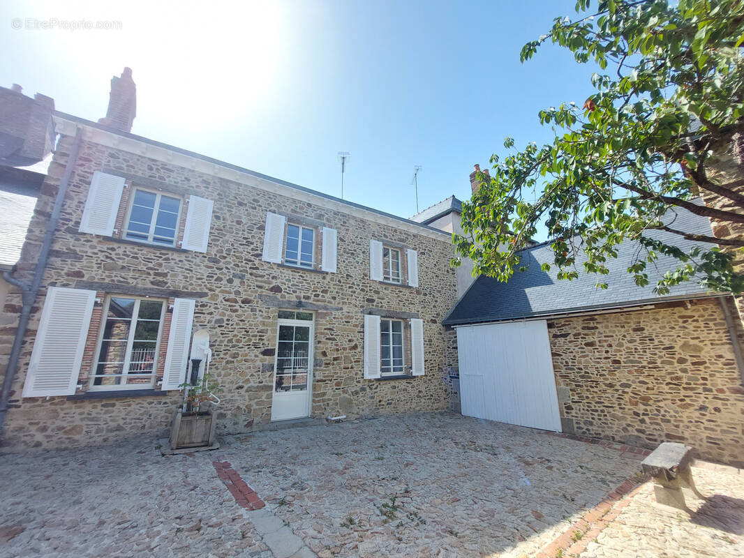 Maison à ARGENTRE-DU-PLESSIS