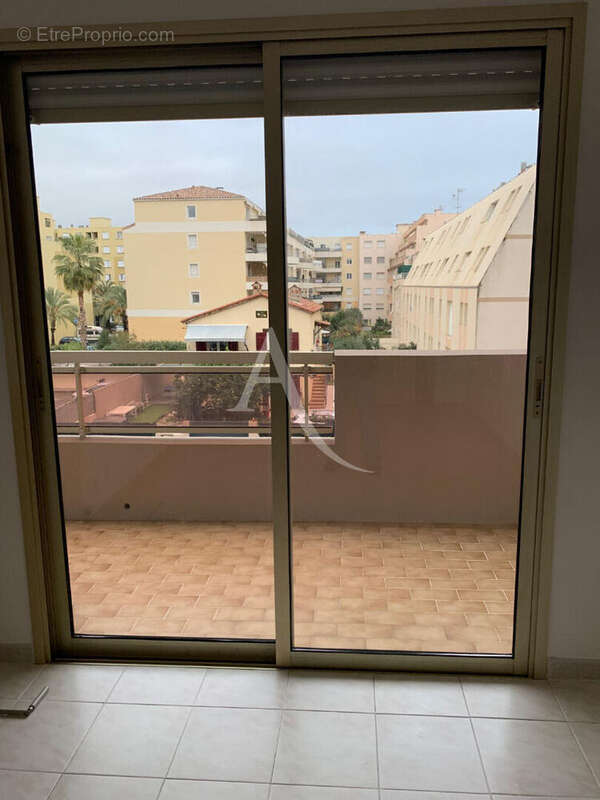 Appartement à SAINT-LAURENT-DU-VAR