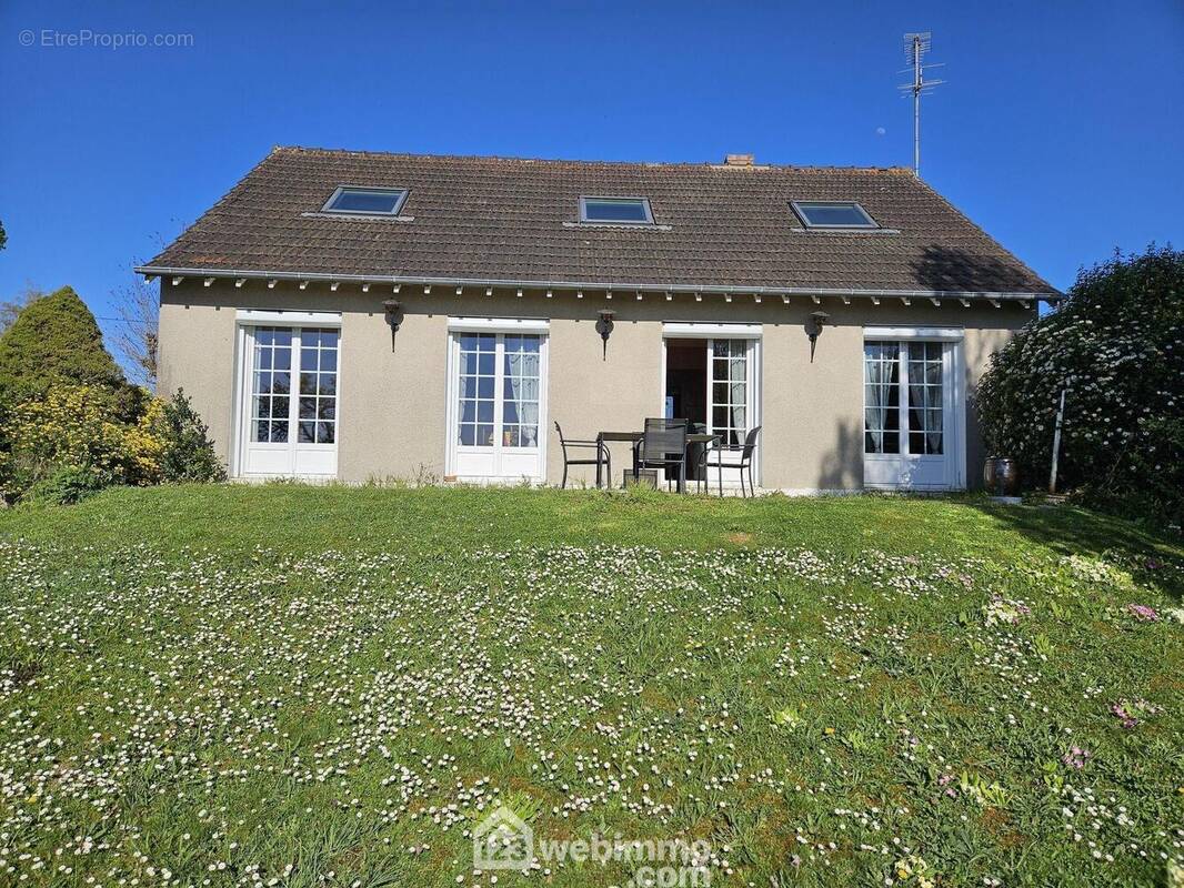 Une maison familiale de 105 m². - Maison à NEMOURS