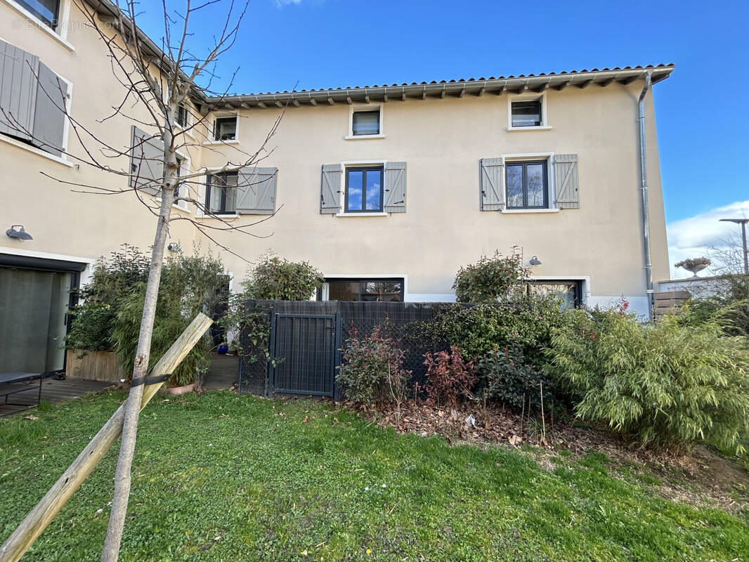 Appartement à GREZIEU-LA-VARENNE