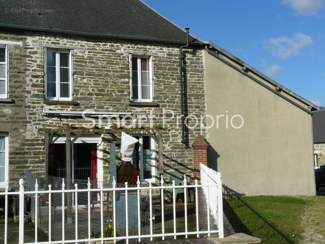 Maison à SAINT-MARTIN-DES-BESACES