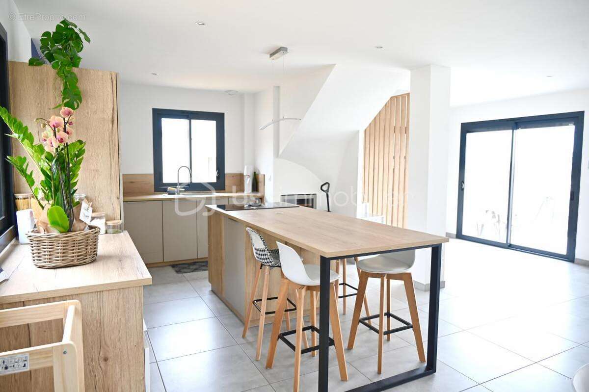 Maison à VENEJAN