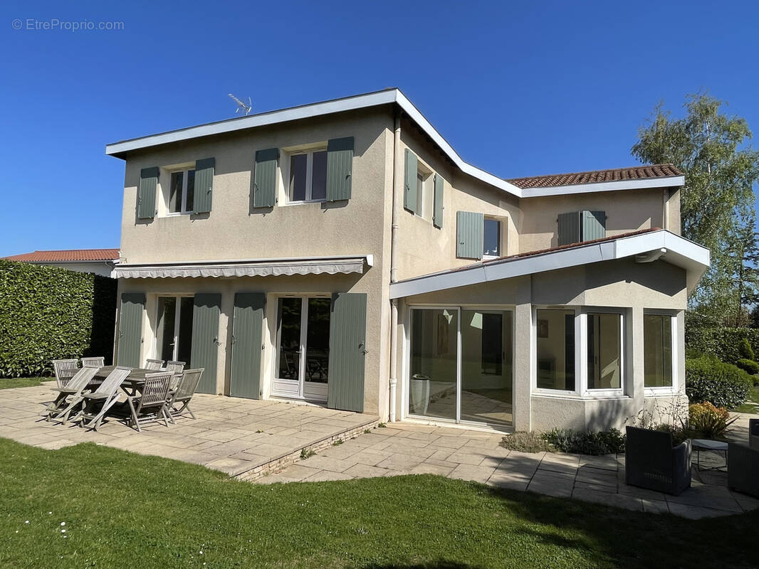 Maison à LA TOUR-DE-SALVAGNY