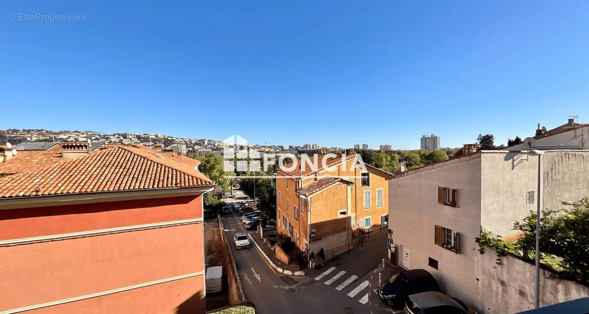 Appartement à SAINT-LAURENT-DU-VAR