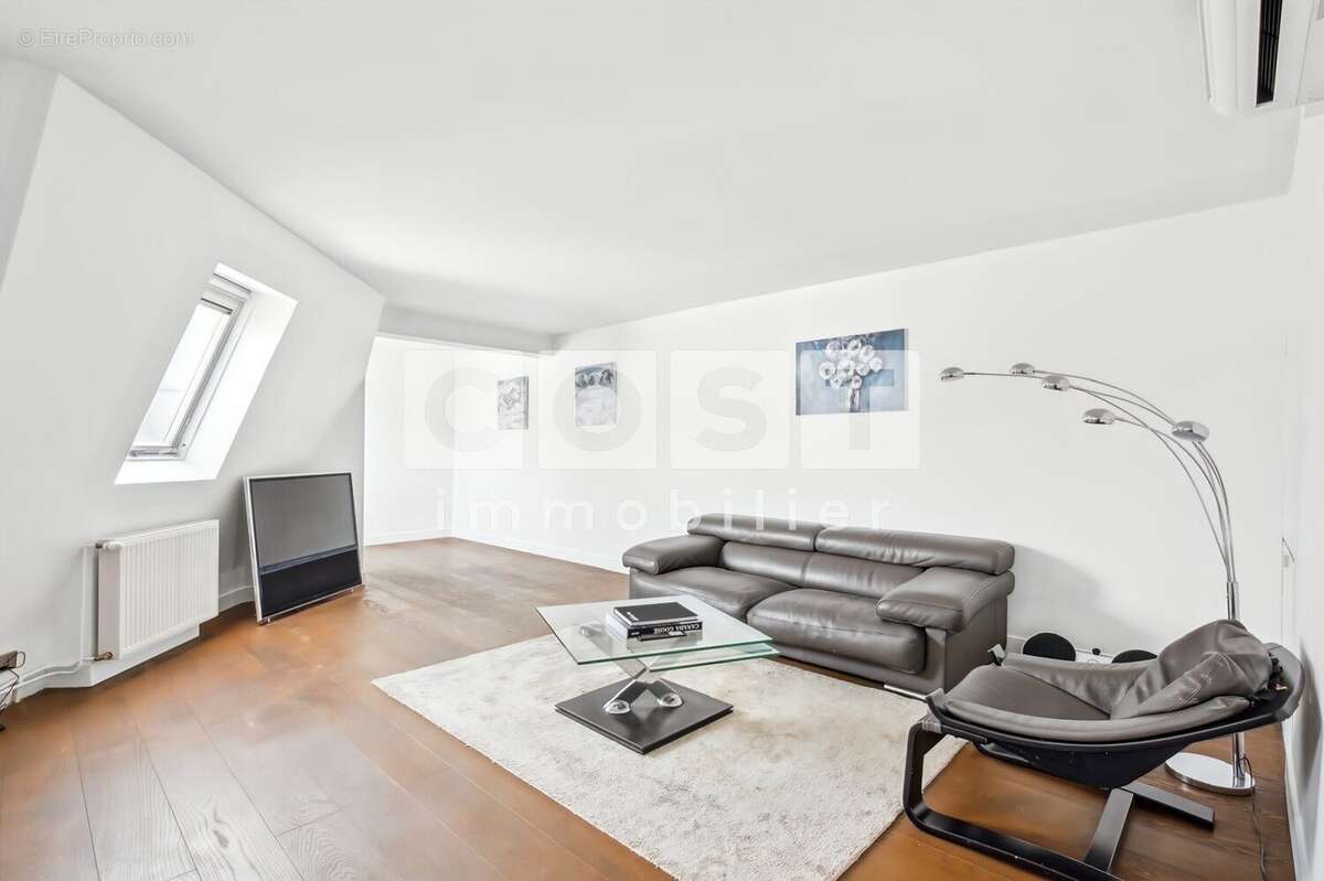 Appartement à PARIS-8E