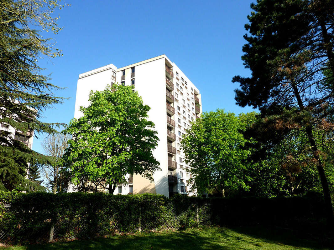 Appartement à L&#039;HAY-LES-ROSES