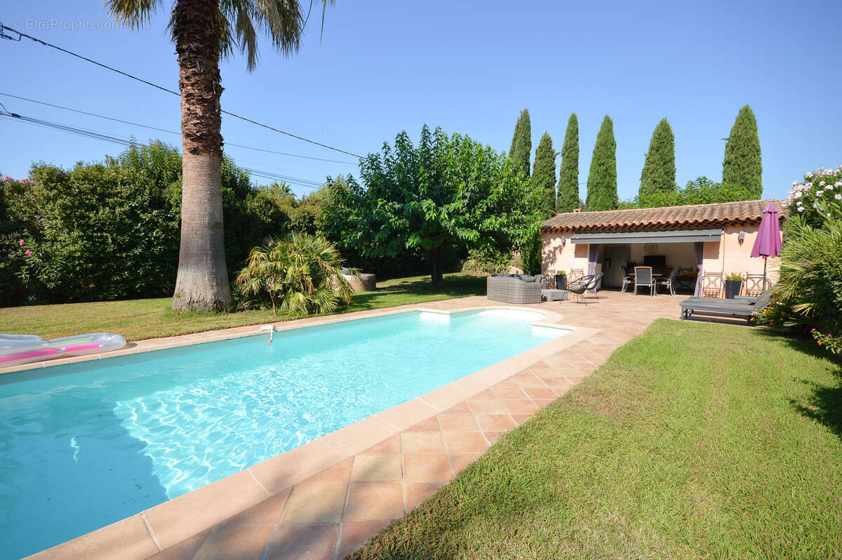 Maison à ROQUEBRUNE-SUR-ARGENS