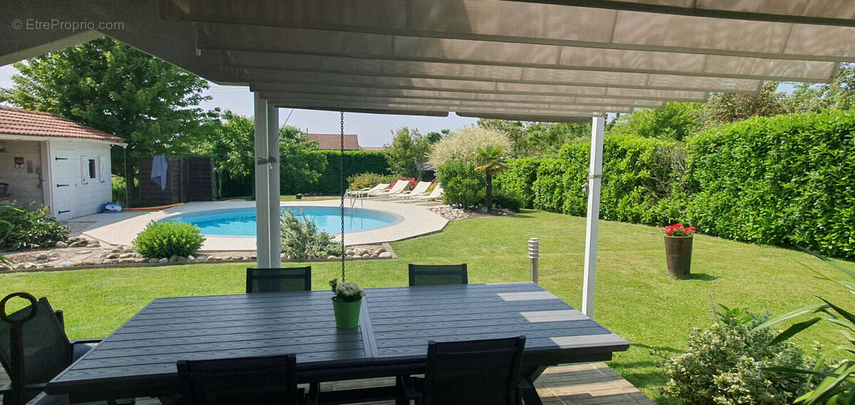 Maison à CEYZERIAT
