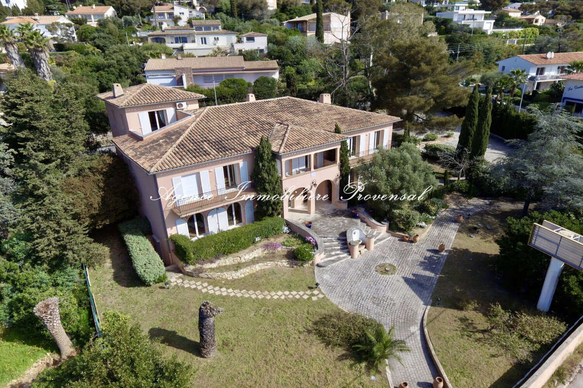 Maison à LES ISSAMBRES