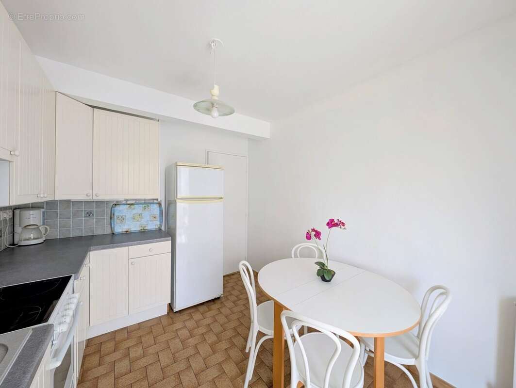Appartement à LE MESNIL-SAINT-DENIS