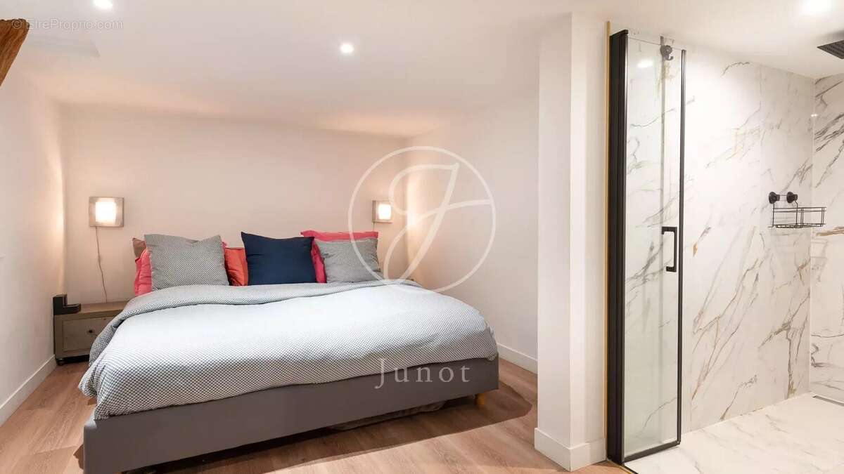 Maison à PARIS-17E