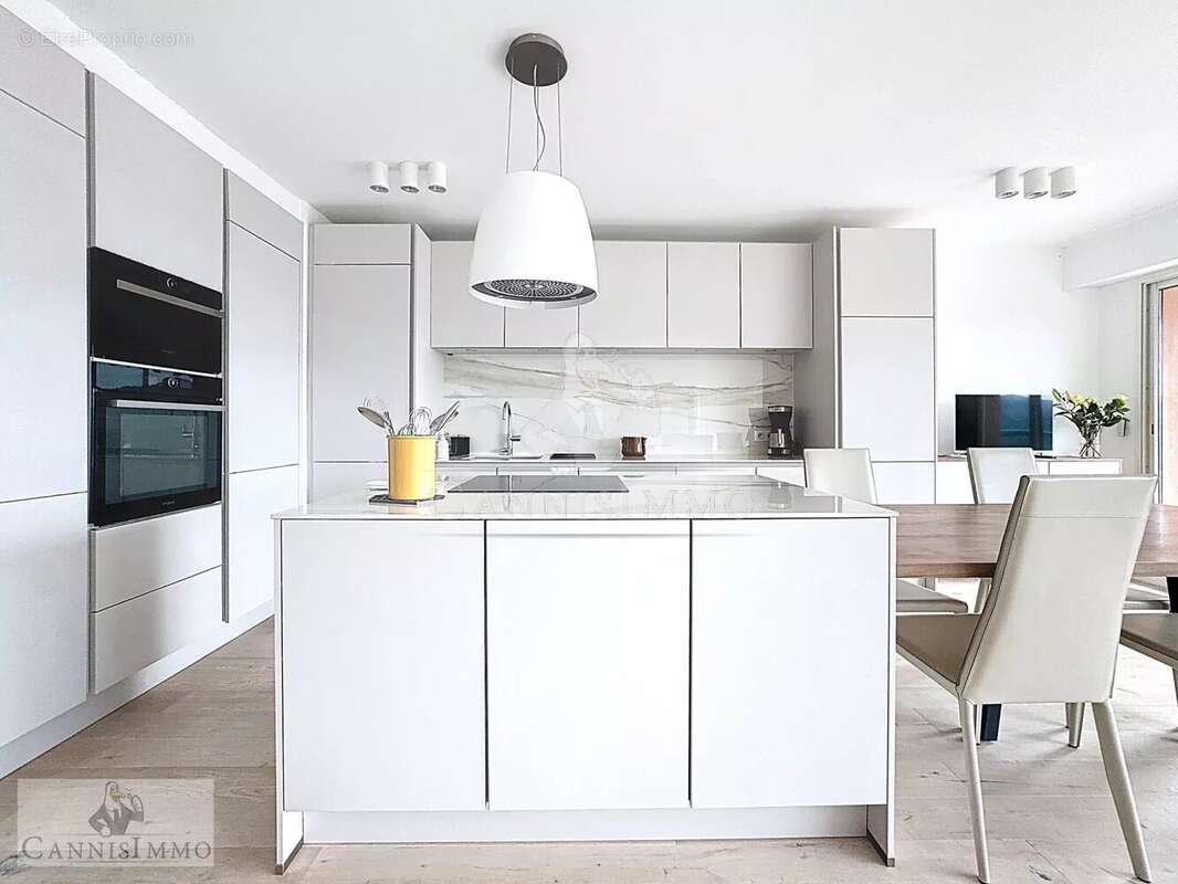Appartement à MANDELIEU-LA-NAPOULE