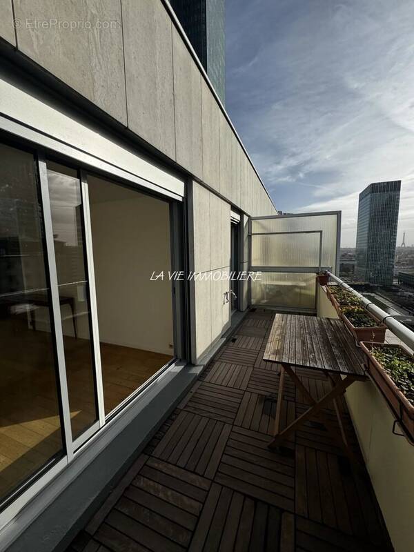 Appartement à COURBEVOIE