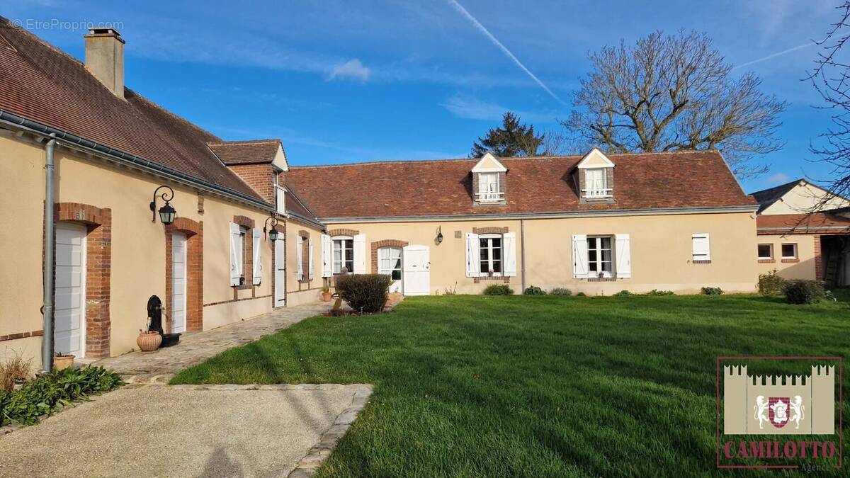 Maison à JOUY