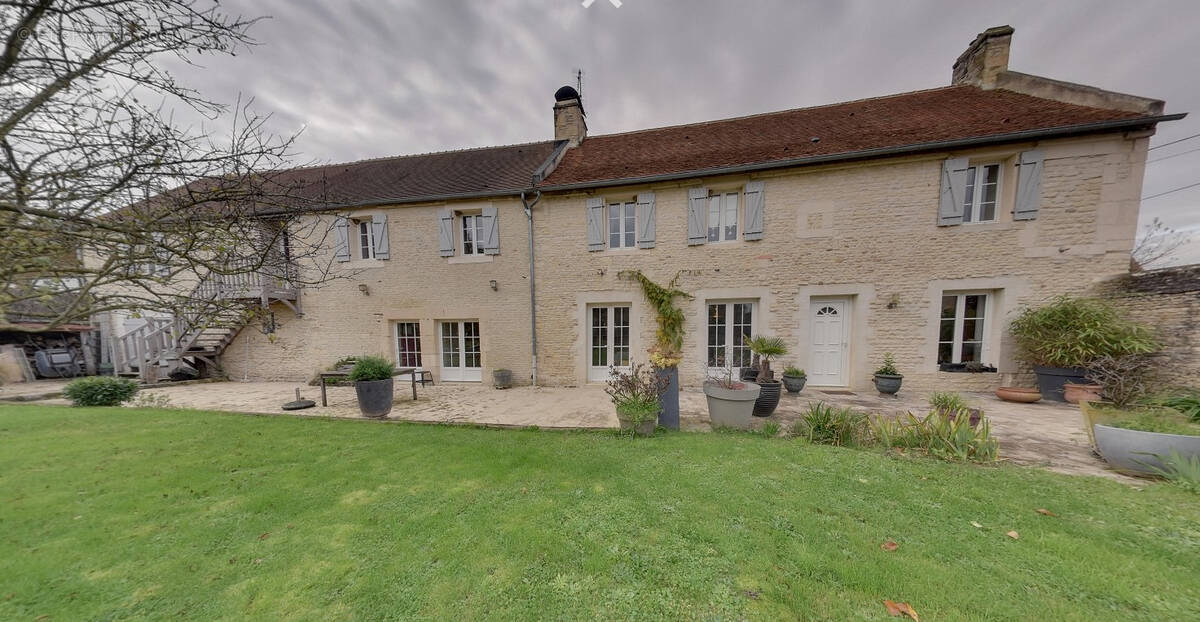 Maison à MEZIDON-CANON