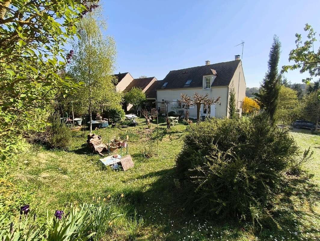Maison à VALLANGOUJARD