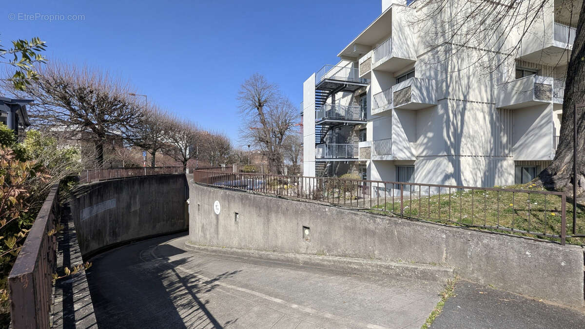 Parking à MEUDON