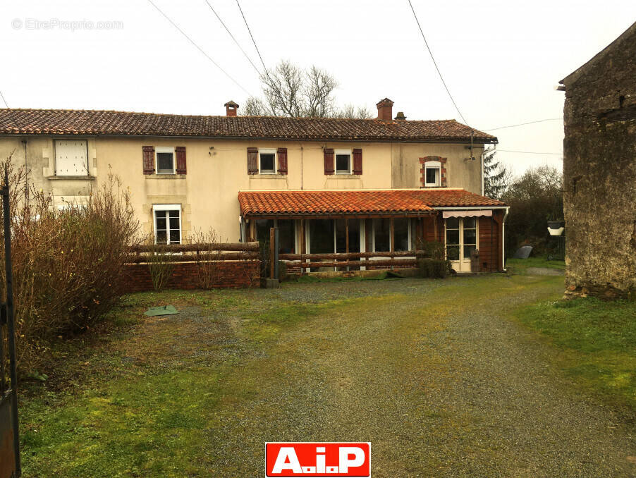 Maison à POUZAUGES