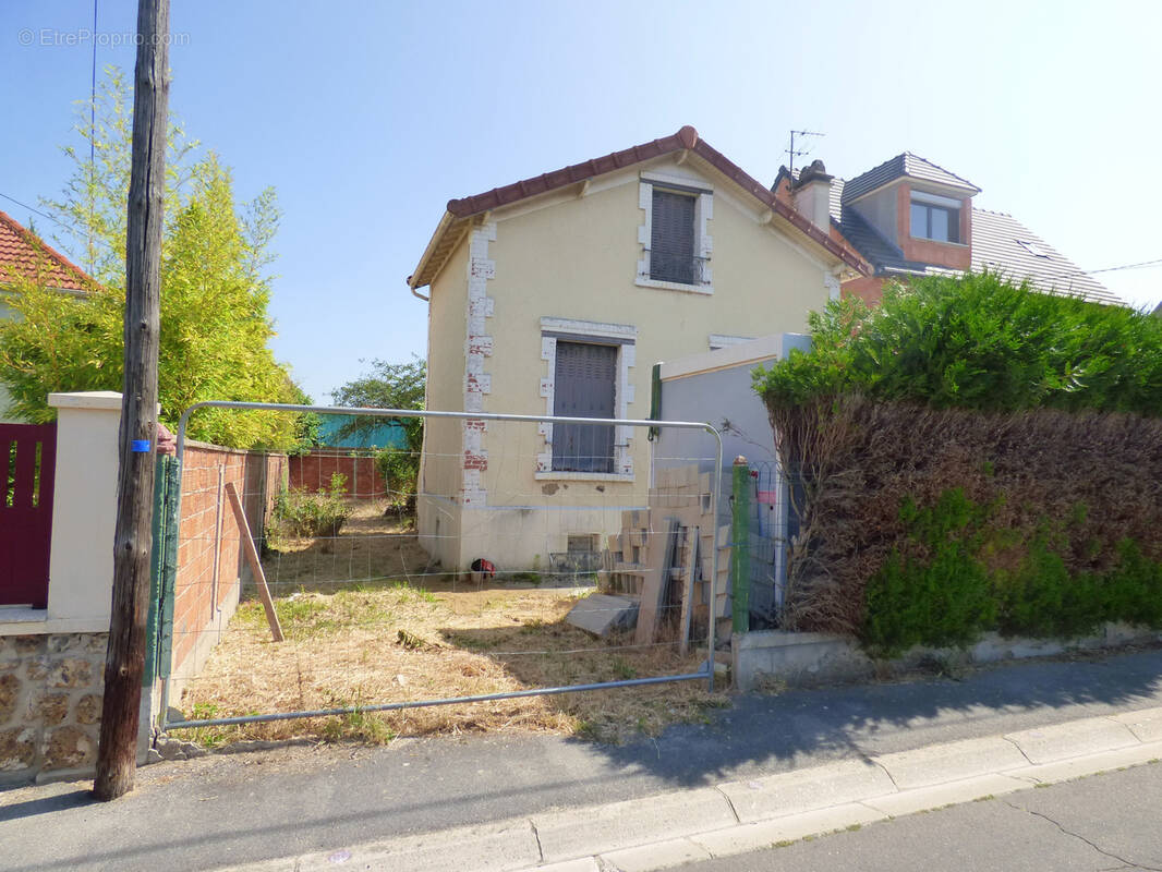 Maison à SARTROUVILLE