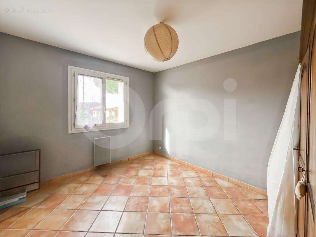 Appartement à LA CRAU