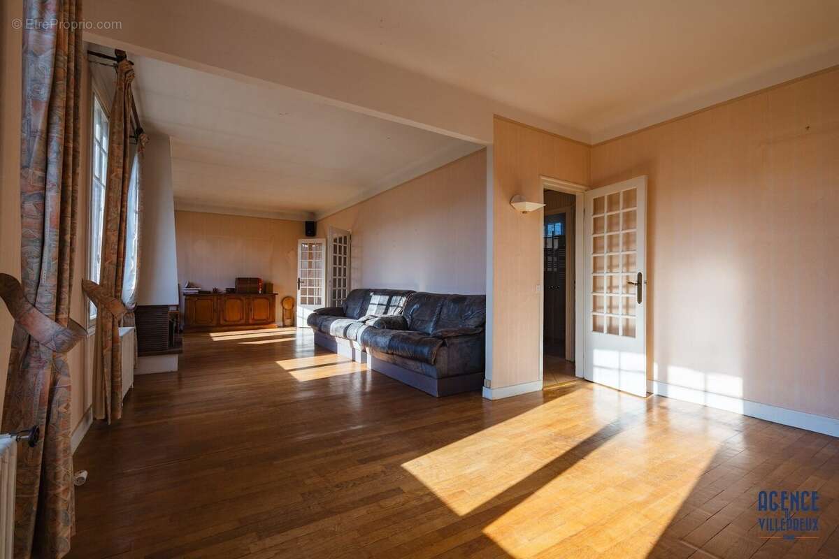 Maison à LES CLAYES-SOUS-BOIS
