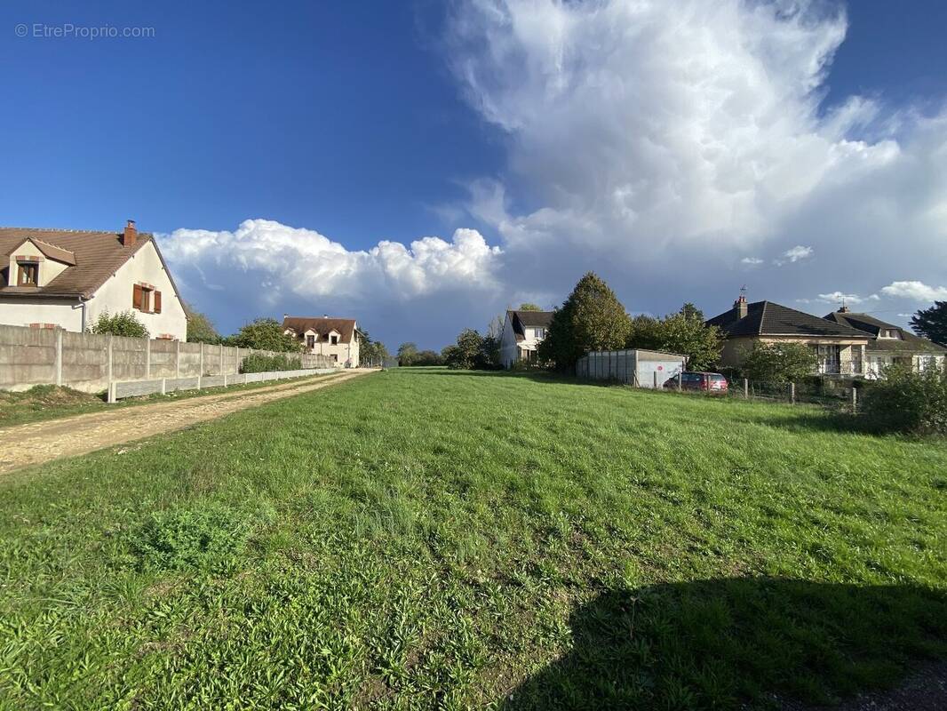 Terrain à CHATILLON-COLIGNY