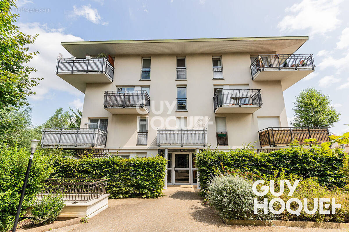 Appartement à SAINTE-GENEVIEVE-DES-BOIS