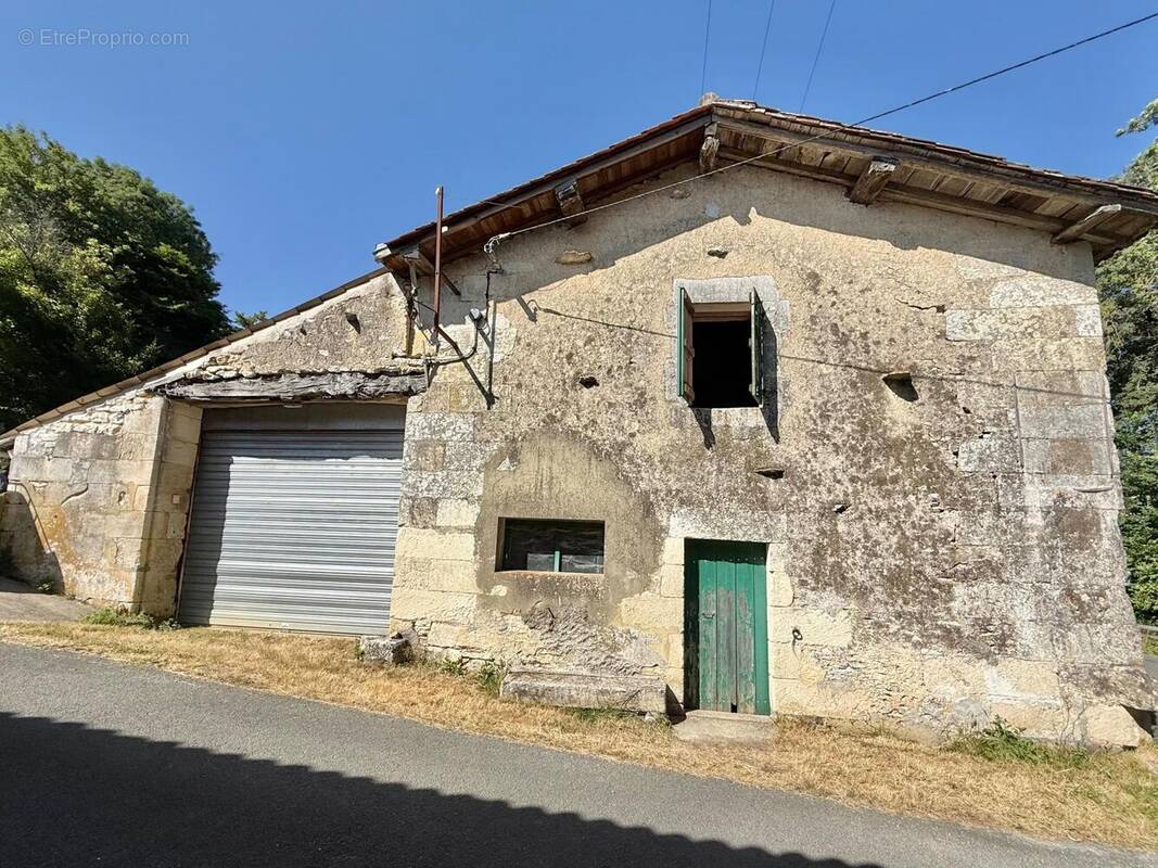 Photo 1 - Maison à CHANIERS