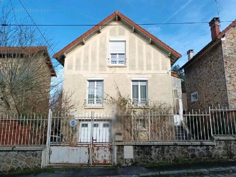 Maison à SAINTE-GENEVIEVE-DES-BOIS