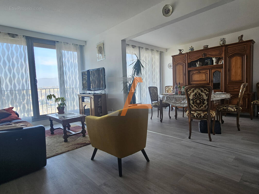 Appartement à SAINT-ETIENNE