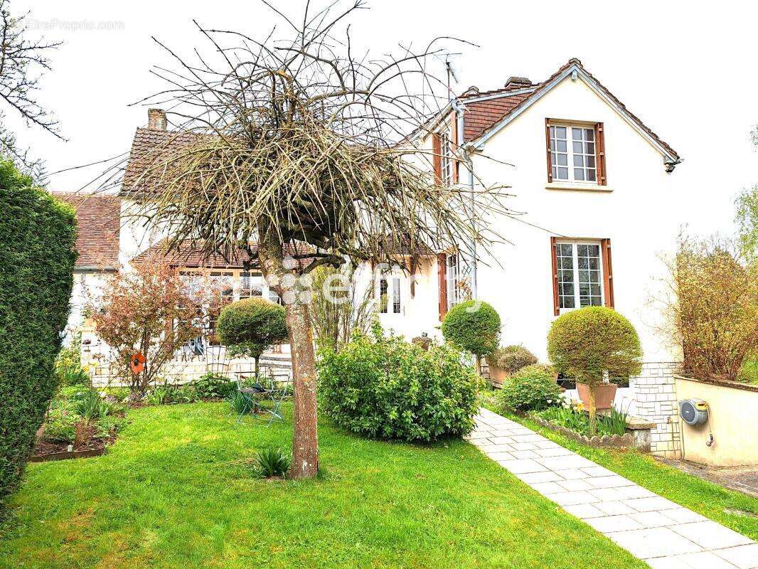 Maison à LES ASPRES