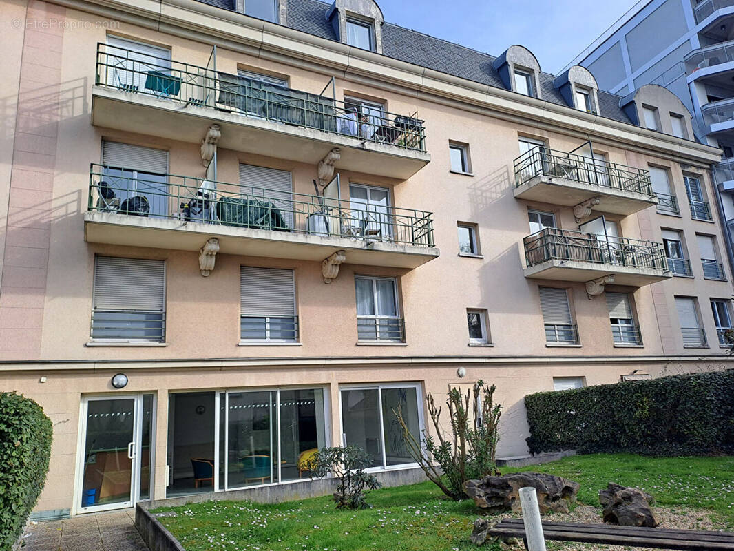 Appartement à MONTROUGE