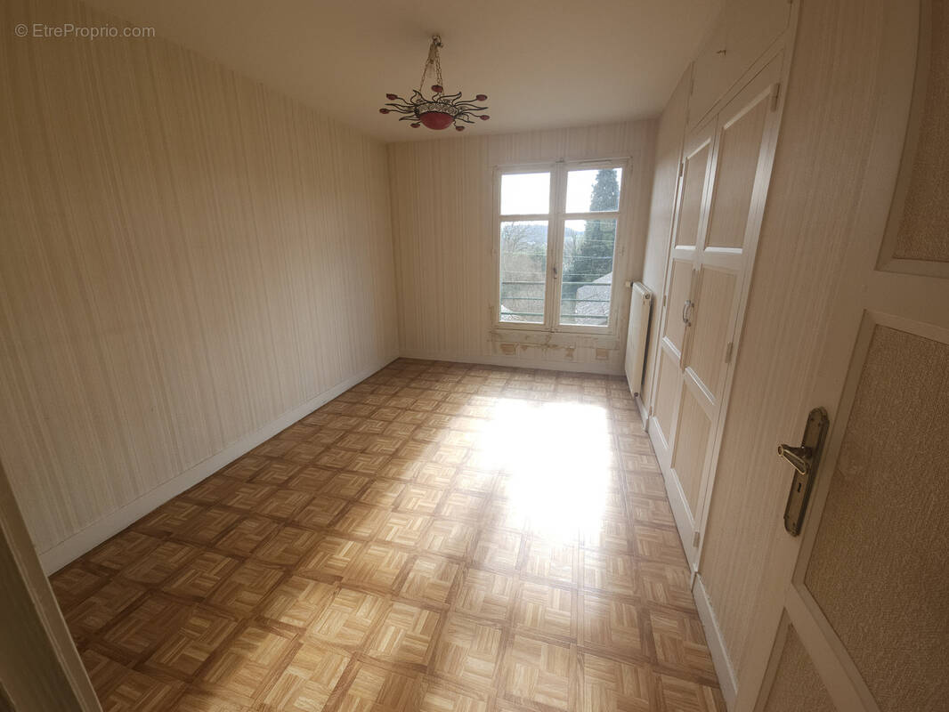 Appartement à SAINT-LEONARD-DE-NOBLAT