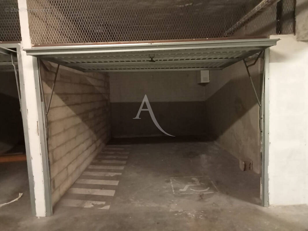 Parking à AUBERVILLIERS