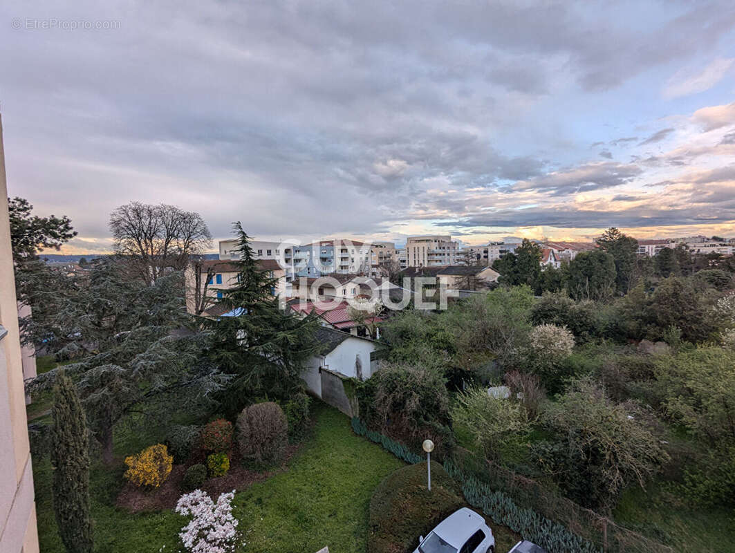 Appartement à DECINES-CHARPIEU
