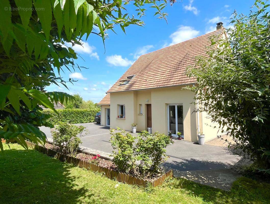 Maison à CLEVILLE