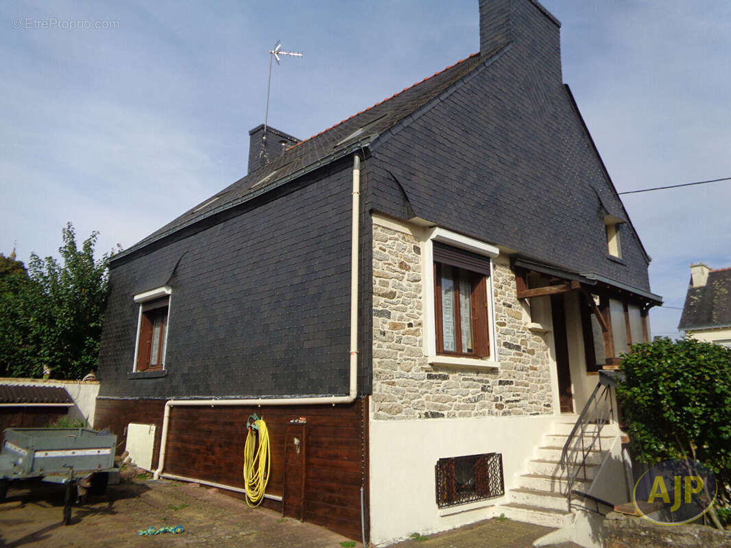 Maison à LIMERZEL
