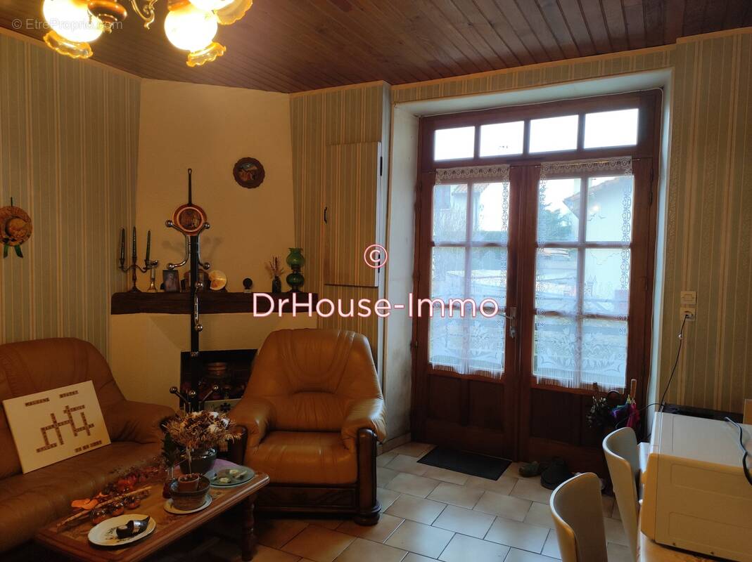 Maison à LUSIGNAN