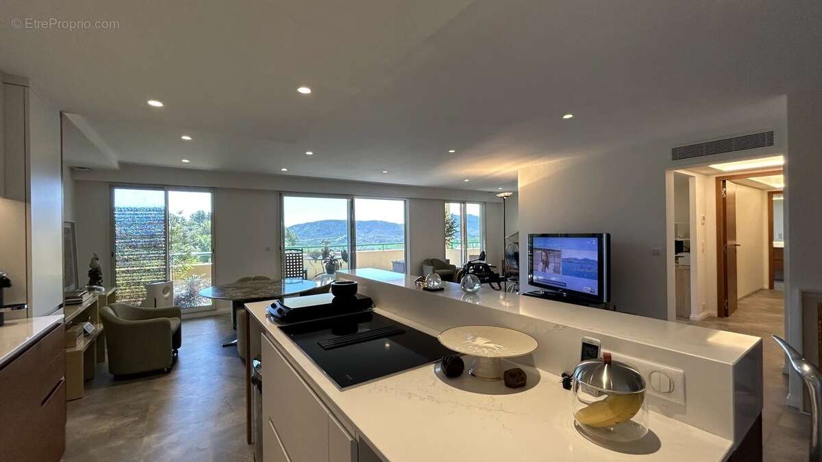 Appartement à MANDELIEU-LA-NAPOULE