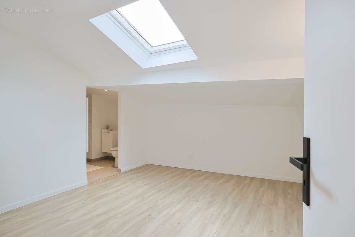 Appartement à SOLLIES-PONT