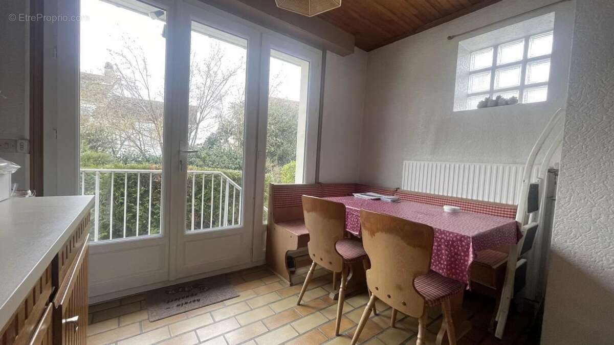 Maison à LES CLAYES-SOUS-BOIS