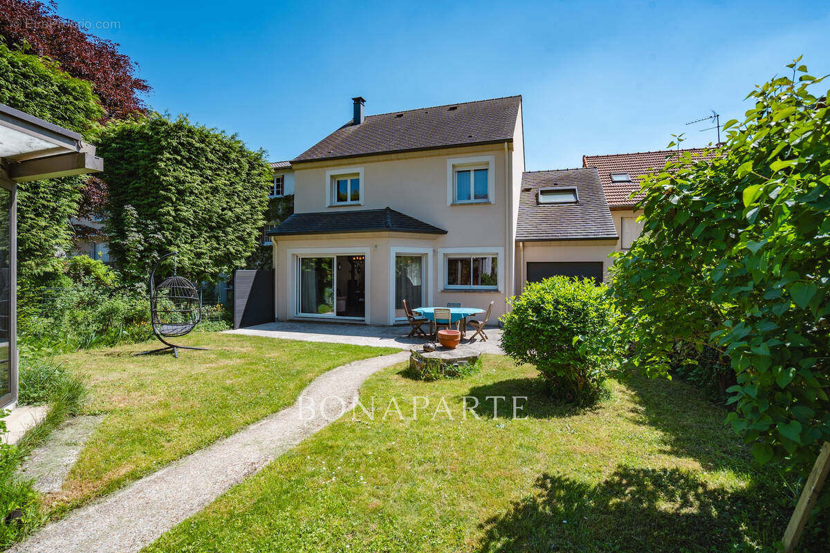 Maison à LES CLAYES-SOUS-BOIS