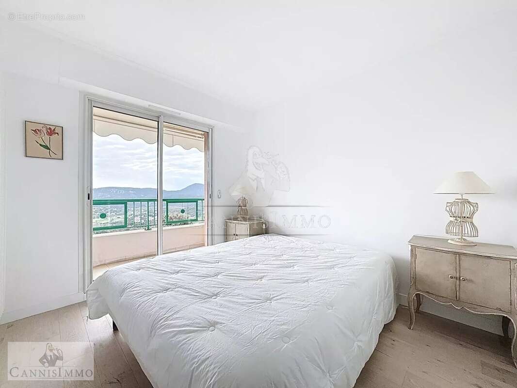 Appartement à MANDELIEU-LA-NAPOULE