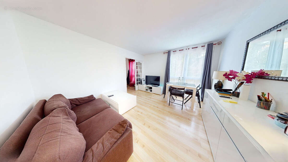 Appartement à COMBS-LA-VILLE