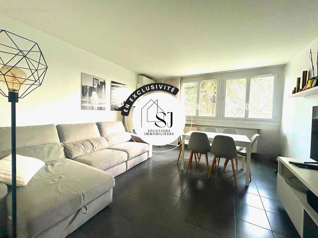 Appartement à PIERRE-BENITE